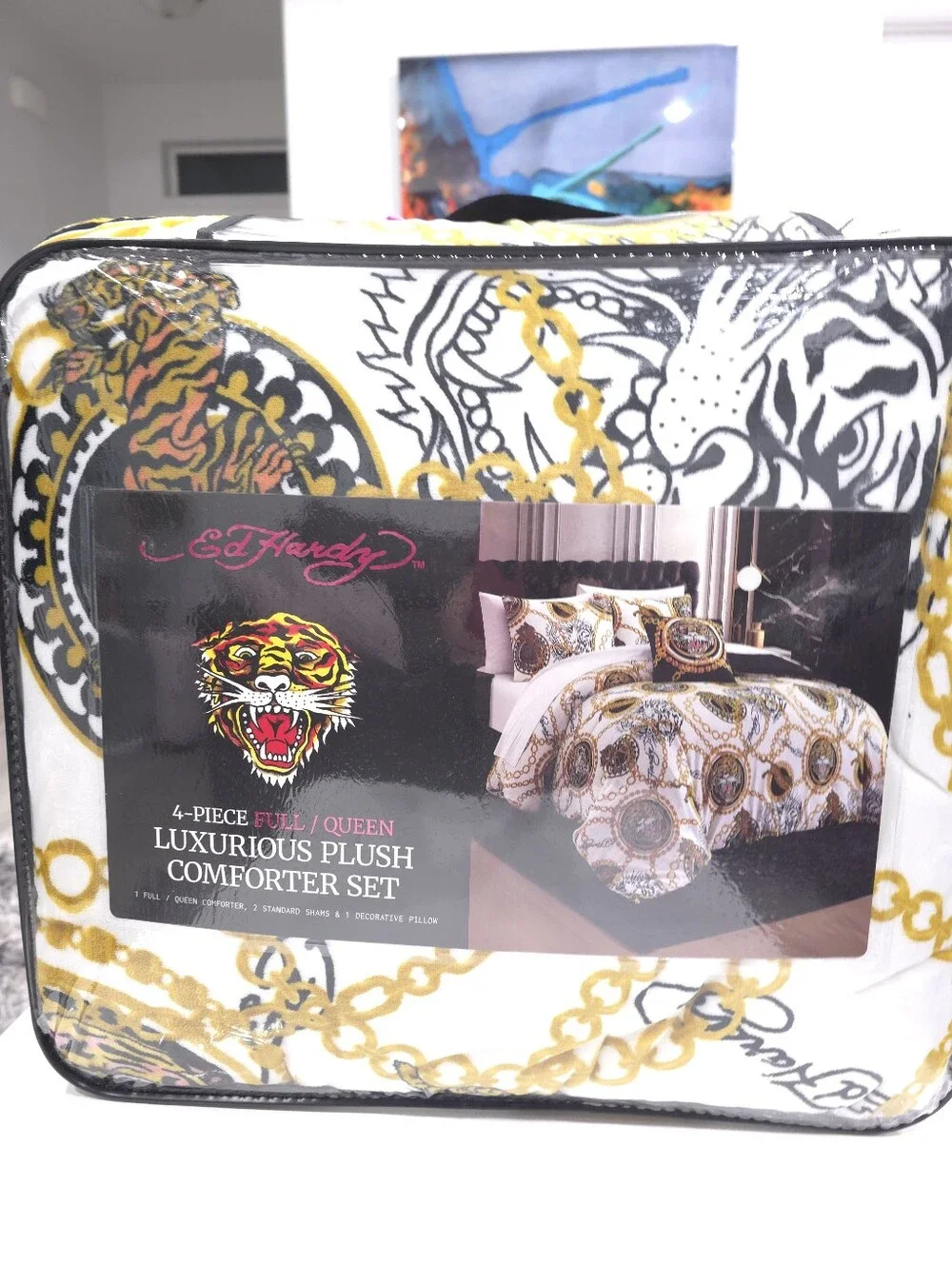 Ed Hardy Queen 4 Piece Luxurious Tiger Gold Chain Plush Comforter Set New
